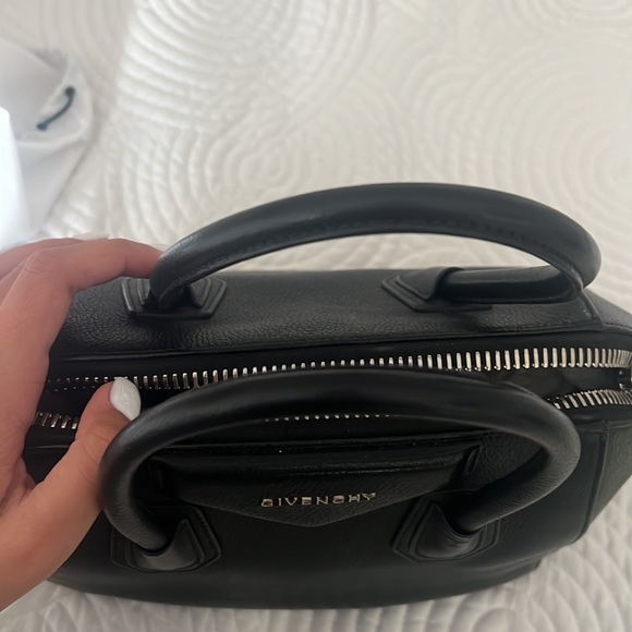 Givenchy Small Antigona Black Bag - Picture 7 of 7